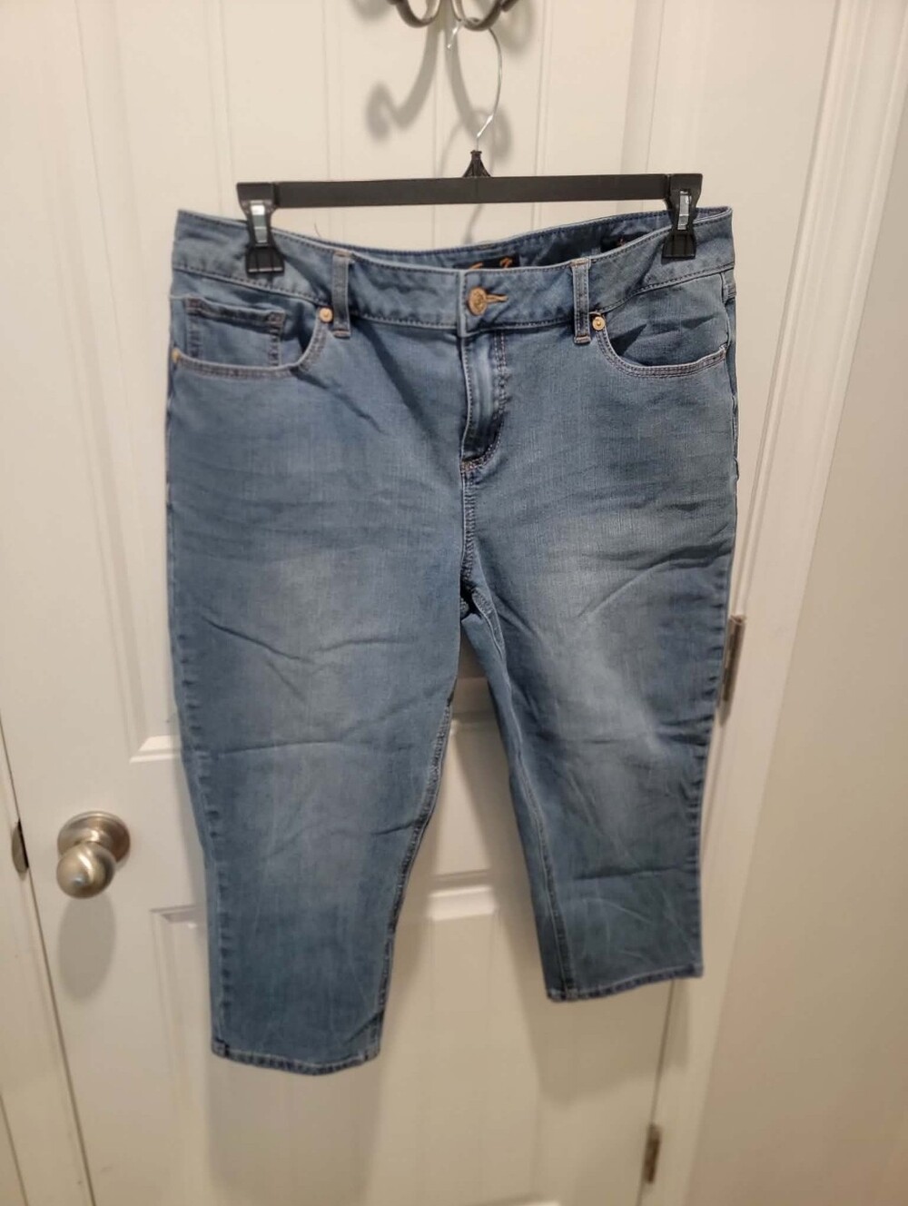 Seven7 Plus Size 16 Skinny Leg Cropped Denim Blue Jeans 21" Inseam 18" Waist